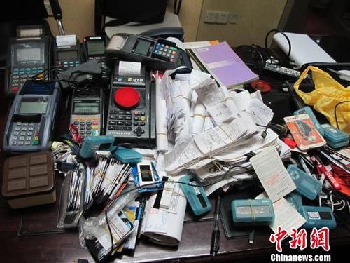 pos机套现10万违法吗(个人办理pos机刷卡套现违法吗)
